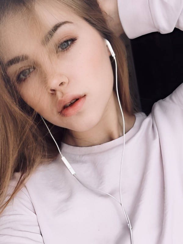 Виктория привлекательная девушка из Жуковка цена от 2000 руб