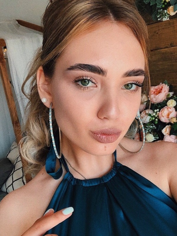 Ева привлекательная девушка из Жуковка цена от 3500 руб