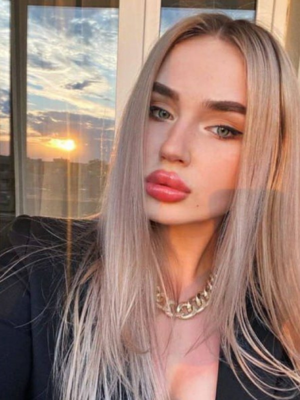 Эмилия привлекательная девушка из Жуковка цена от 4000 руб