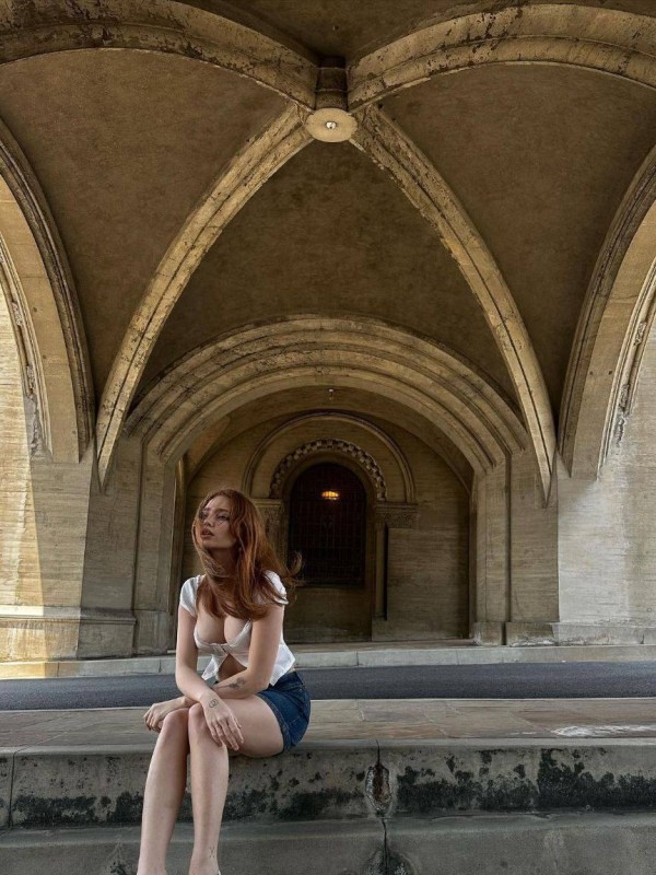 Александра привлекательная девушка из Жуковка цена от 3000 руб